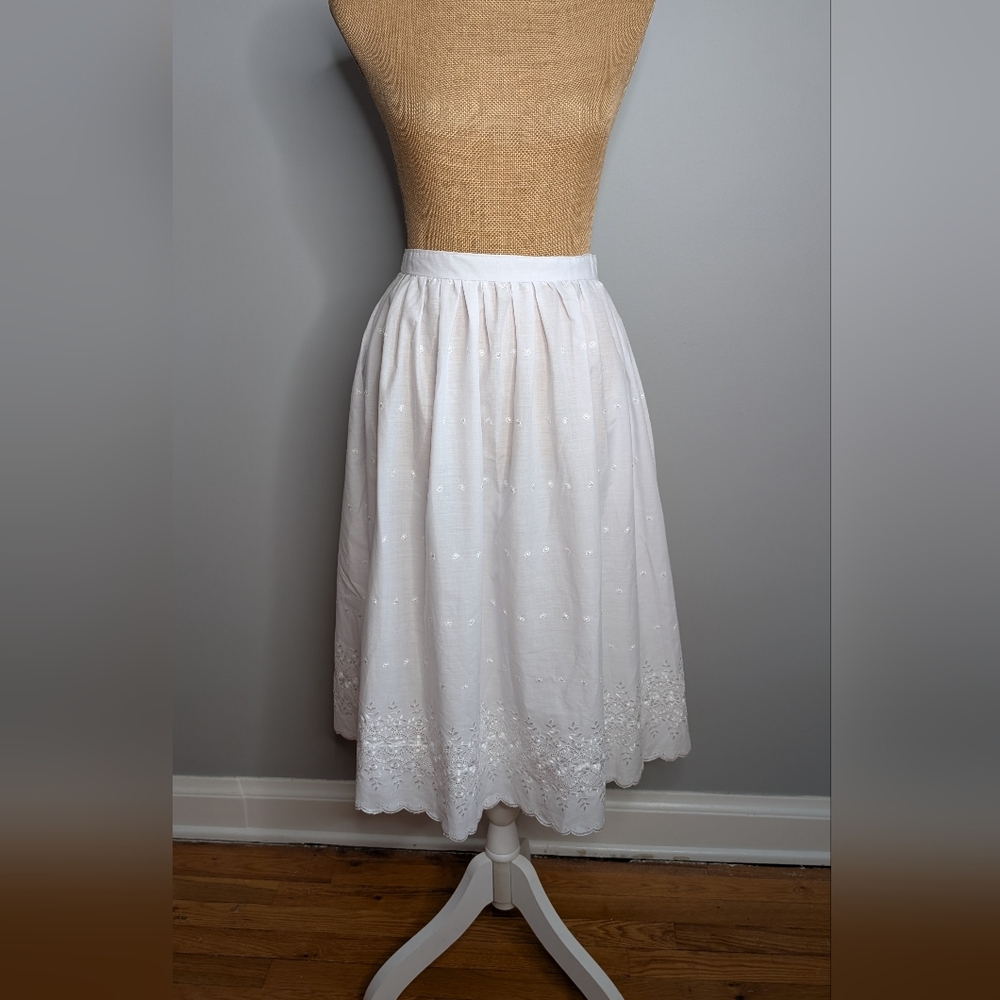 Vintage white embroidered skirt